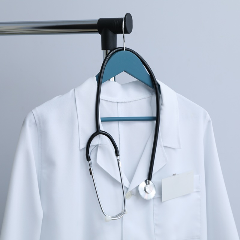 dokter baju putih